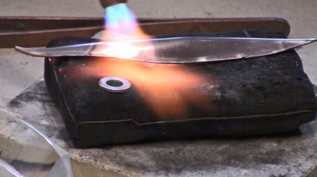 proses anil melunakkan membentuk logam